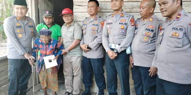 Nenek Tua Dapat Bedah Rumah Dari Polres Mesuji