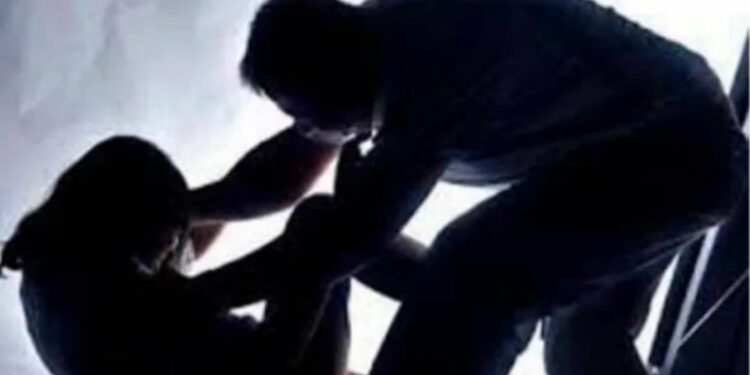 Paman Paksa Ponakan ke Kamar, di Grepe-Grepe Setengah Jam