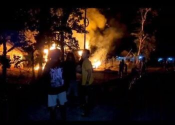 Pria Mabuk Bakar Rumah Sepupu di Sekampung Udik
