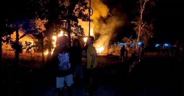 Pria Mabuk Bakar Rumah Sepupu di Sekampung Udik