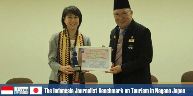 Walikota Iiyama-shi Terima Plakat Penghargaan dari PPWI