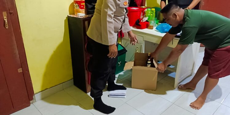 Polisi Razia Toko Miras di Desa Bumi Harapan