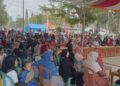 Emak-Emak Ikut Lomba Empuk Jeru di HUT Desa Mukti Jaya