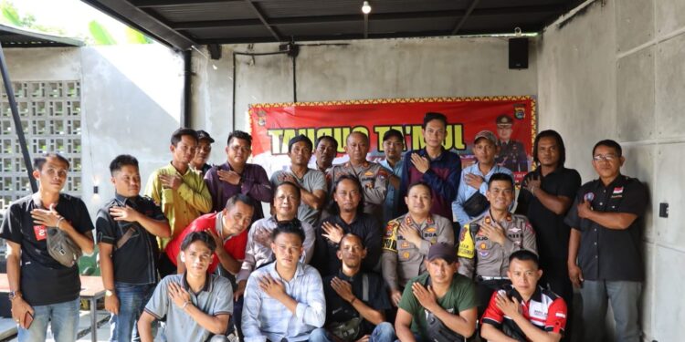 Kapolres Mesuji Laksanakan Jumat Curhat Bersama Anggota Pokja Humas Polres Dan Masyarakat Brabasan