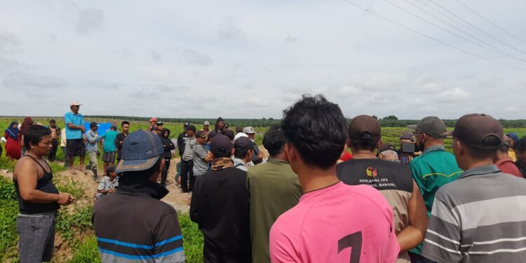 Masyarakat Adat Buay Mencurung Ukur dan Bagikan Pekarangan