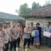 Kapolres Bagi-Bagi Bantuan di Lokasi Banjir Mesuji