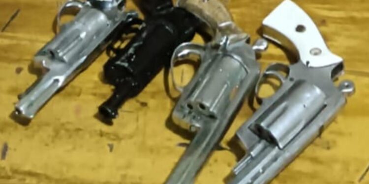 Kapolsek Tanjung Raya Panen 4 Senpi Rakitan Dari Tiga Desa