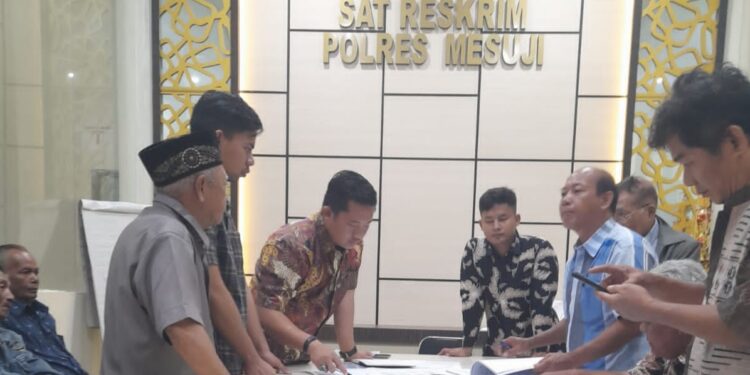 Masyarakat Buay Mencurung Sepakat Abaikan Himbauan Tinggalkan Lahan Sengketa