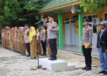 Kapolres Mesuji menjadi Irup Upacara Bendera Di SMAN 01 Simpang Pematang