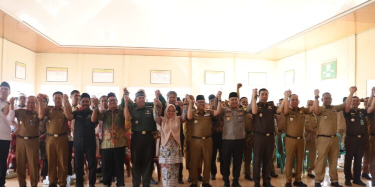Kapolres Mesuji Menghadiri Rapat Koordinasi Desk, Doa Bersama Lintas Agama Dalam Rangka Pemilu 2024 dan Penandatanganan Pakta Integritas Pemilu Damai Kepala Desa Se Kabupaten Mesuji
