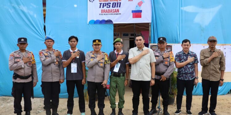 Kapolres Dan Kajari Mesuji Meninjau Langsung Proses Pemungutan Suara Di Sejumlah TPS