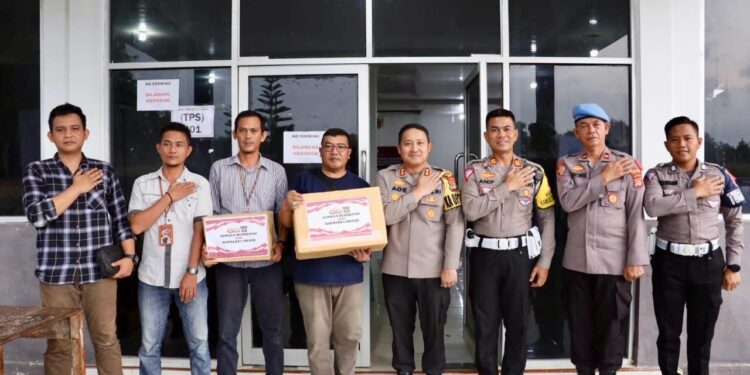 Kapolres Mesuji Cek Situasi Pleno dan Beri Paket Konsumsi Petugas PPK