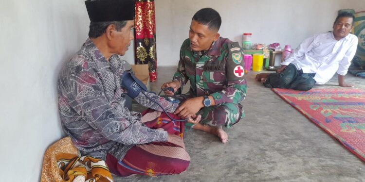 Tim Kesehatan TMMD ke-119 Kodim 0411/KM Beri Warga Layanan Kesehatan Gratis