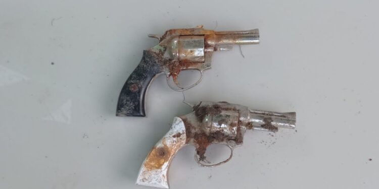 Bhabinkamtimas Polsek Tanjung Raya Terima Dua Senpi Rakitan