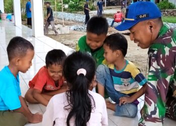 Lettu Inf Sukamto : Memetik Senyuman dari Anak-anak Saat Bermain Bersama, Hilangkan Jenuh dan Rindu Keluarga