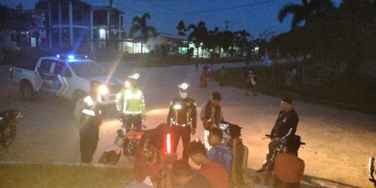 Sat Lantas Polres Mesuji Cegah Balapan Liar di Tugu Macan Desa Brabasan