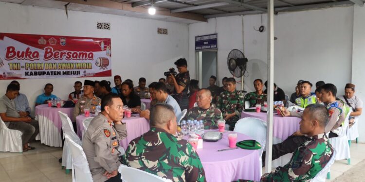 Jum’at Curhat Polres Mesuji : Bagi-Bagi Takjil, Buka Bersama Juga