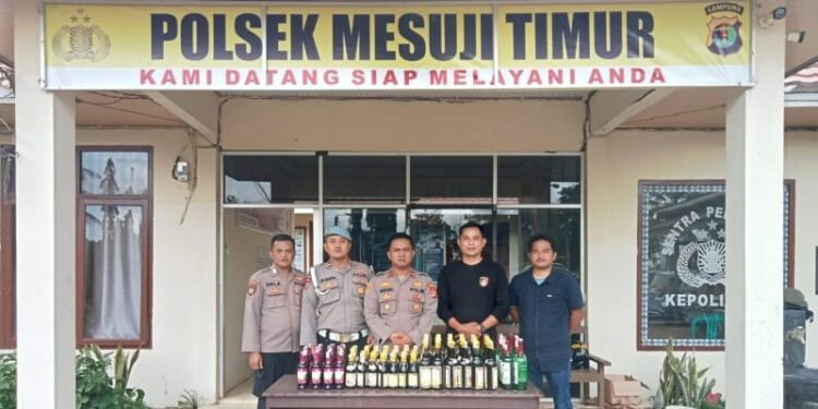 Polisi Sita Ratusan Botol Miras Saat Ops Cempaka 2024 di Kecamatan Mesuji Timur