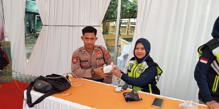 Personel di Pos Yan dan Pos Pam Mesuji Dibekali Vitamin dan Madu