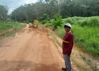 Mat Kalu : Kasihan, Pik up dan Mini Bus Suka Nyangkut Kalau Lewat
