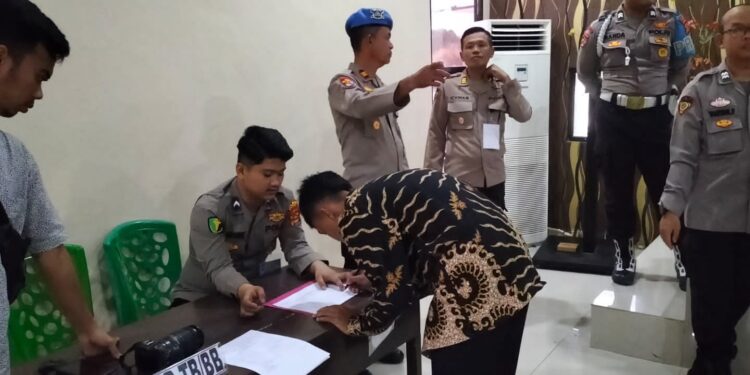 Kelengkapan Administrasi Pendaftar Bintara Polri Diperiksa Keabsahannya