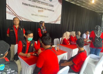 Polda Lampung Beri Layanan Kesehatan Gratis dan Pasar Murah Saat Peringatan Hari Buruh