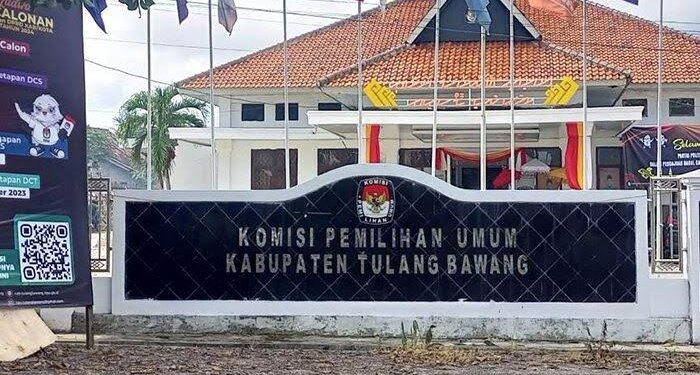 Gegera Nepotisme, Komisioner KPUD Tulang Bawang Dikritik Pedas 