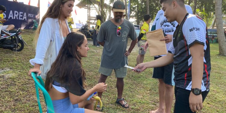 Tim Medis Polda Lampung Sigap Tangani Cedera Atlet di WSL Krui Pro 2024