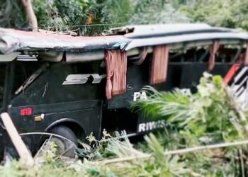 Bus Rombongan Study Tour MIN 1 Pesisir Barat Masuk Jurang