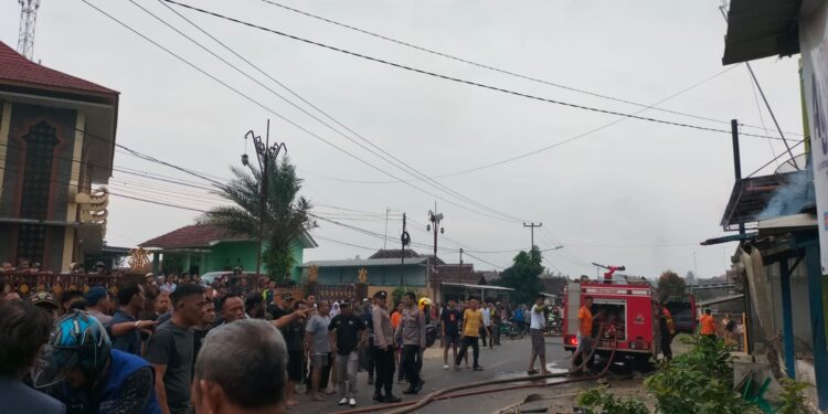 Rumah Janda Tua di Gedong Tataan Kebakaran