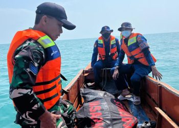 Mayat Membusuk Mengapung di Perairan Labuhan Maringgai