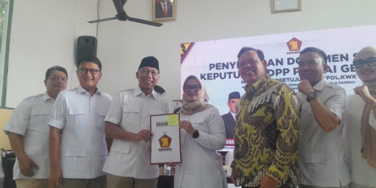 Ella & Azwar: Gas Pol di Pilkada Lampung Timur, Nyerang Isu Kotak Kosong!