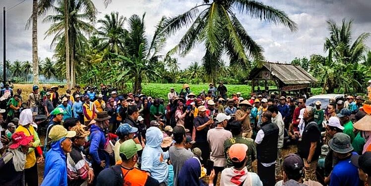 Peninjauan Lahan Sengketa Lampung Timur Oleh Polda dan BPN Lampung Timur (Foto : Dokumentasi LBH Bandar Lampung)