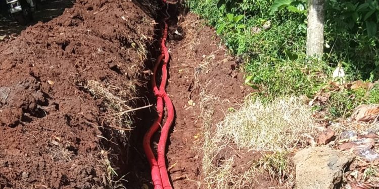 Warga Protes Galian Kabel PT Abdi Mekar di Sribhawono