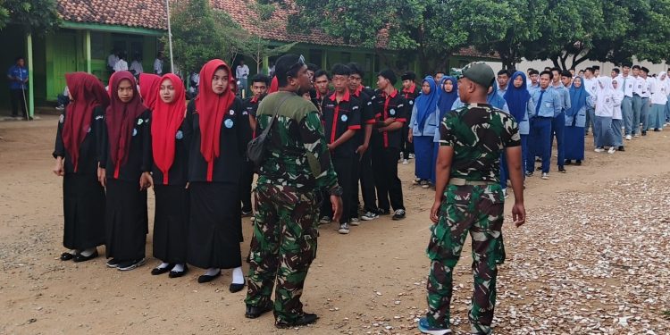 Satgas TMMD Cetak Pasukan Paskibra Tangguh di SMK Al Ihsan Jelang HUT RI ke-80