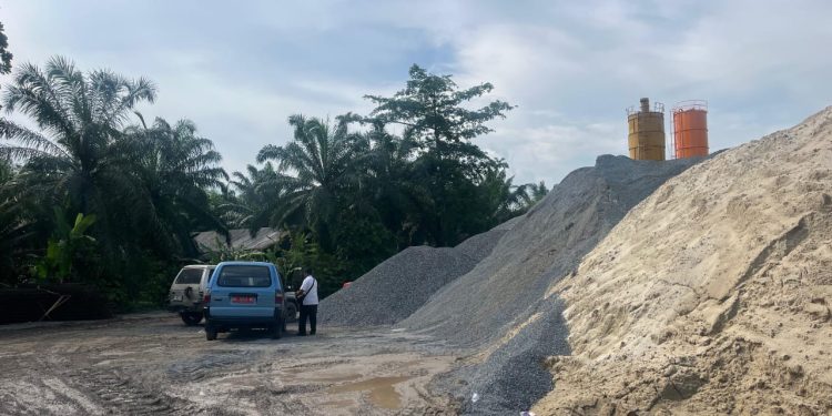 Batching Plant di Sukaraja Nuban Disoal LSM Libra